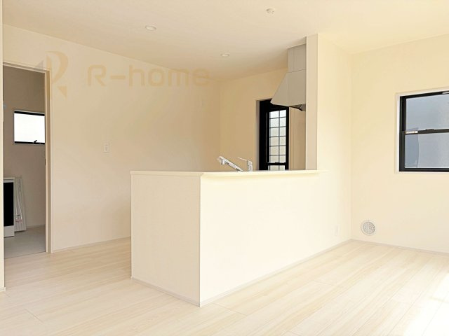ひたちなか市足崎20期　新築戸建て　1号棟のキッチン|対面式で会話をしながら家事ができます♪便利な勝手口付きです！