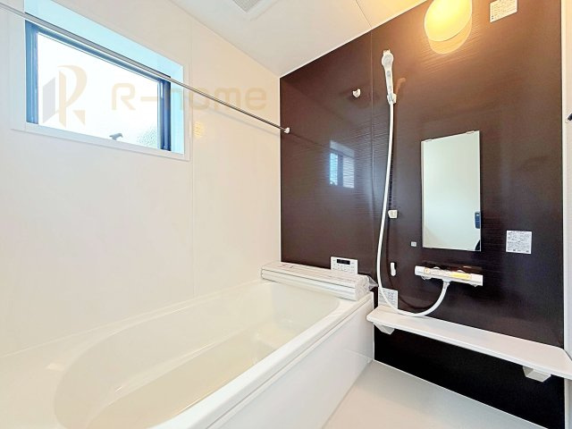 ひたちなか市足崎20期　新築戸建て　1号棟の浴室|足を伸ばしてもゆったりできるバスルーム♪機能性も取り入れて使い易さも保証します♪