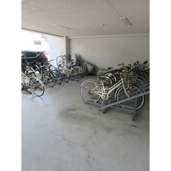 リアライズ沢下町Ⅱ　名古屋市賃貸　仲介手数料無料の駐車場