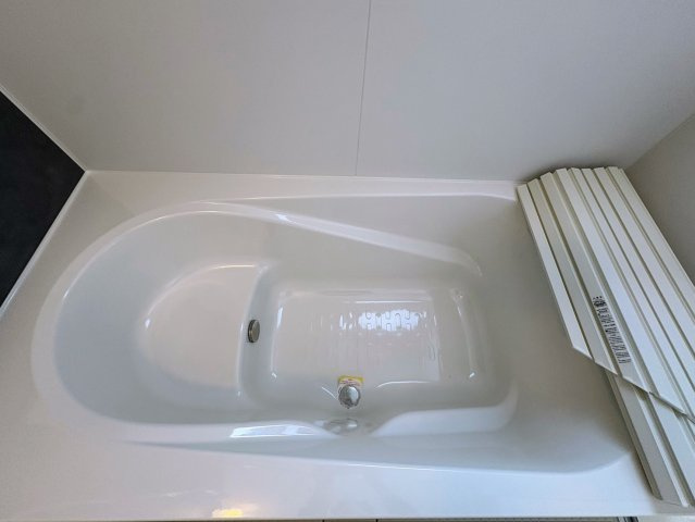 リーブルガーデンうるま市江洲・３号棟の浴室|浴槽