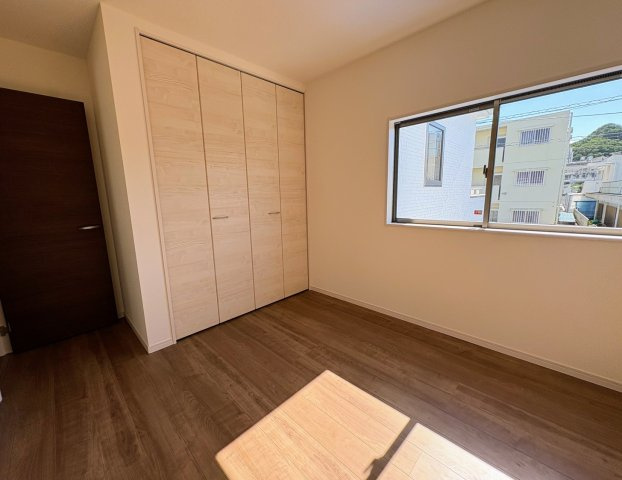 リーブルガーデンうるま市江洲・３号棟の洋室|２階洋室５帖・クローゼット収納付き