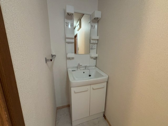 ヴァンヴェールAの独立洗面台