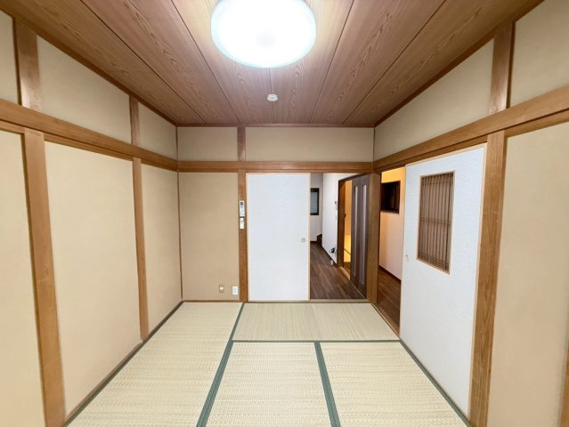 池田本町戸建の和室|畳の上でゆっくりとくつろげる和室です