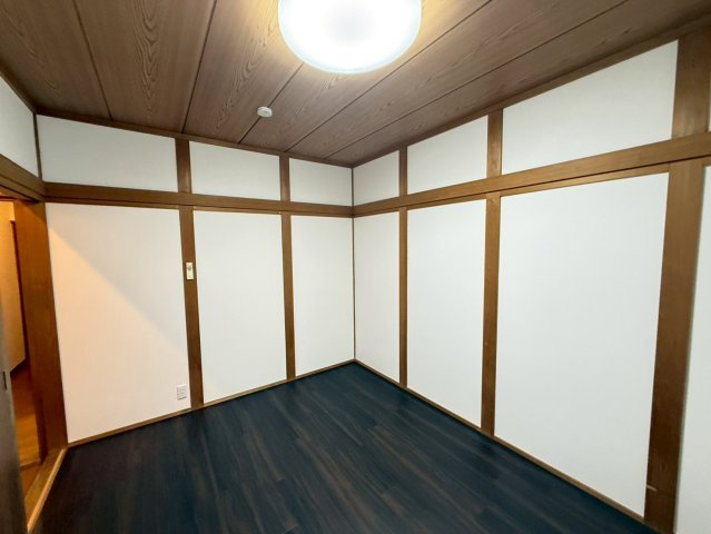 池田本町戸建の洋室|スタンダードな洋室です