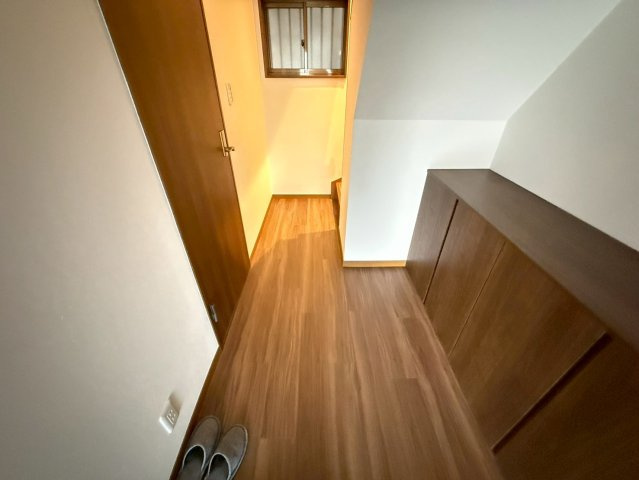 池田本町戸建の内装|明るい室内です