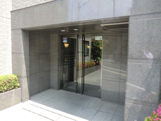 ルーブル中野弥生町のエントランス