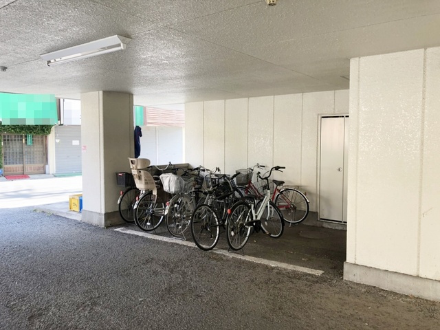 鹿骨センターハイツのその他共用部分|駐輪場です