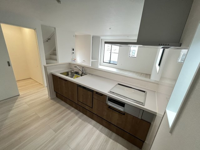 【キッチン】 | 大野城市白木原4丁目1期　1号棟（全2棟）【仲介手数料無料・0円】 | 施工例。施工例は完成時と異なる場合があります。
