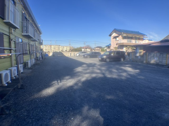 さいたま市西区大字島根のアパートの駐車場