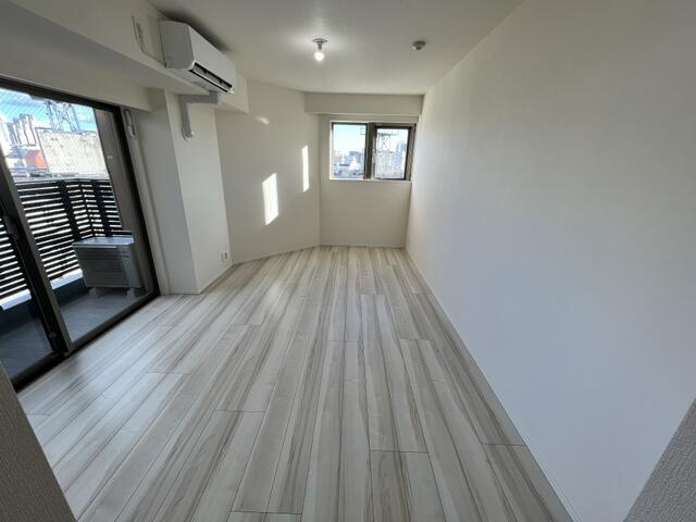 ガリシア中野新橋の内装|※別号室のため室内フローリング等配色が異なります。