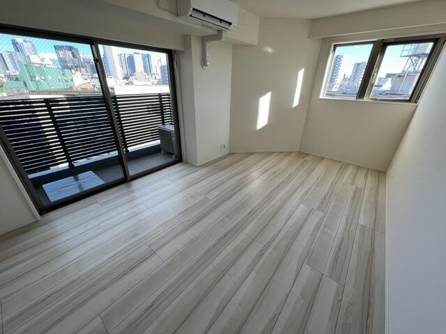 ガリシア中野新橋の内装|※別号室のため室内フローリング等配色が異なります。