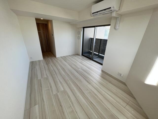 ガリシア中野新橋の内装|※別号室のため室内フローリング等配色が異なります。