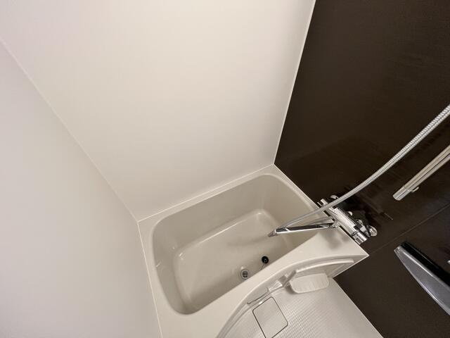 ガリシア中野新橋の浴室|※別号室のため室内フローリング等配色が異なります。