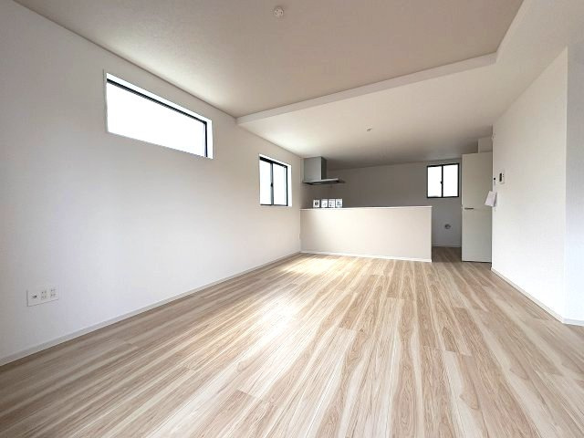【居間・リビング】 | 大野城市白木原4丁目1期　2号棟（全2棟）【仲介手数料無料・0円】 | 現地写真。