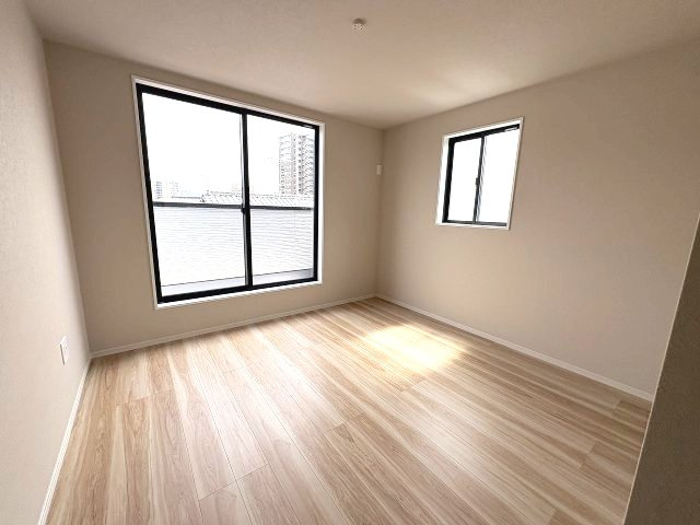 【寝室】 | 大野城市白木原4丁目1期　2号棟（全2棟）【仲介手数料無料・0円】 | 現地写真。3階主寝室です。