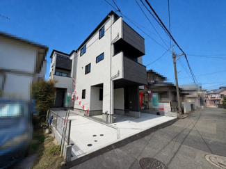 【外観】 | 現地写真。プラス不動産販売なら、現場の全ての棟をまとめてご見学頂けます。