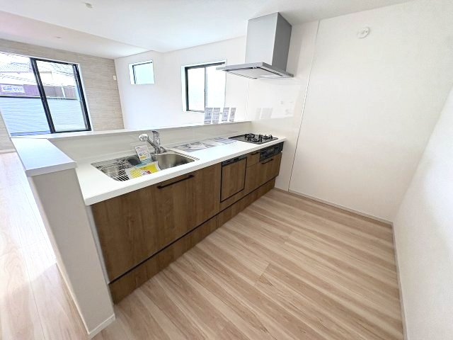 【キッチン】 | 大野城市白木原4丁目1期　2号棟（全2棟）【仲介手数料無料・0円】 | 現地写真。