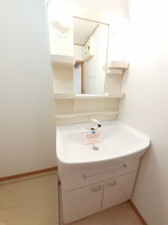 【洗面所】 | ヴァンエコールＢ | 明るい洗面所です