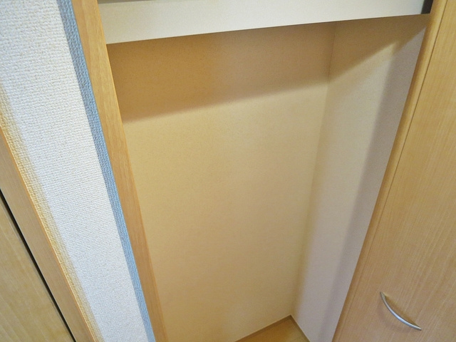 グランフィールドⅢの収納|廊下にも収納スペースあります♪