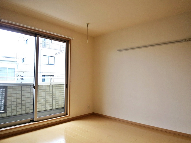 グランフィールドⅢの居間・リビング|フローリングの洋室です♪