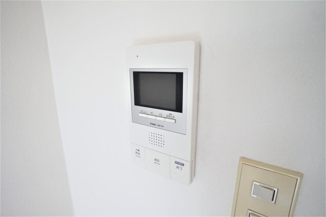 セイクリッド・トゥリーのセキュリティ|TVモニターホンで急な来客でも安心ですね※別のお部屋の写真です