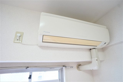 【設備】 | セイクリッド・トゥリー | 必需品ですねエアコン※別のお部屋の写真です