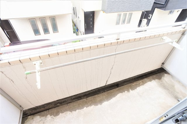 セイクリッド・トゥリーのバルコニー|日当たりの良いバルコニーは洗濯物も良く乾きます※別のお部屋の写真です