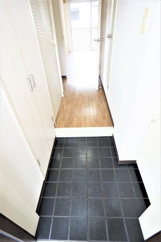 セイクリッド・トゥリーのその他共用部分|玄関のは姿見があり、お出かけチェックもOKですよ※別のお部屋の写真です