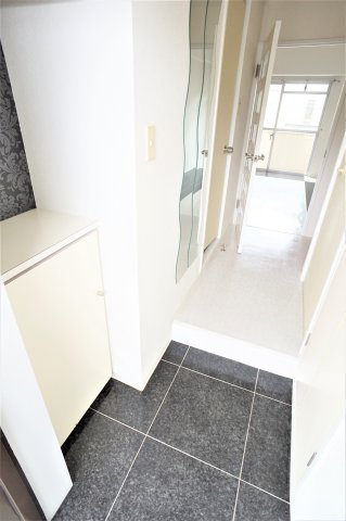 セイクリッド・トゥリーの玄関|シューズボックスがあり玄関は広く使えますよ※別のお部屋の写真です