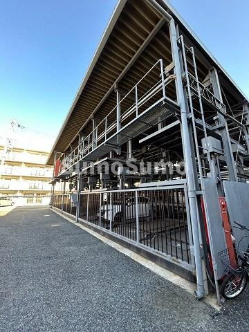 レジデンス塚口の駐車場