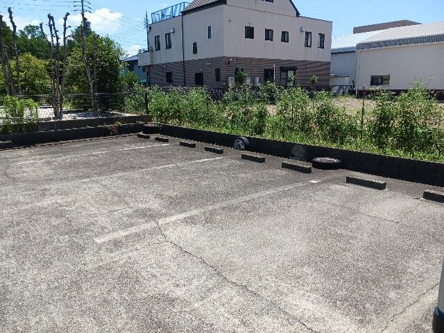 エステート吉津の駐車場|カースペースがあります