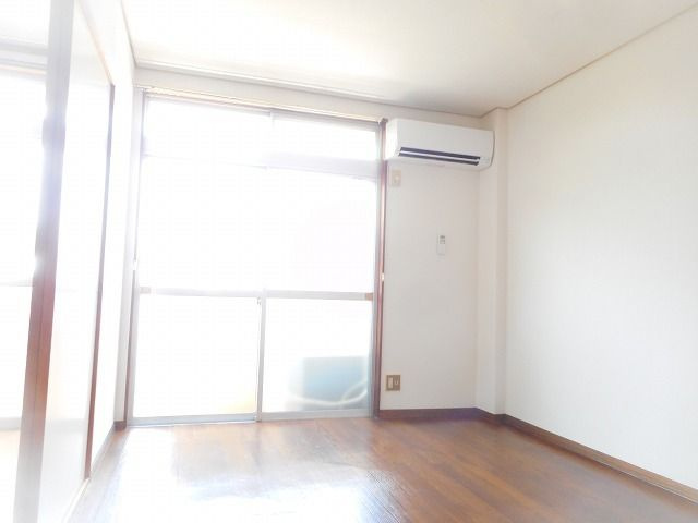 エステート吉津の居間・リビング|使いやすい居間です