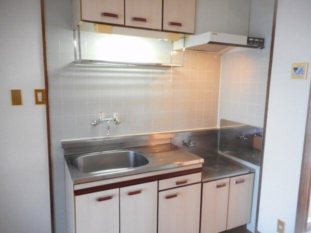 エステート吉津のキッチン|コンパクトなキッチンで掃除もラクラク