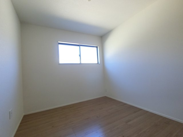 神埼市神埼町鶴１期1号棟の洋室|自分時間を充実させながら心豊かなひとときを過ごすための大切な個室空間。