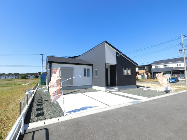 神埼市神埼町鶴１期1号棟の前面道路含む現地写真