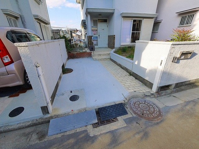奈良市敷島町2-474-11貸家の駐車場