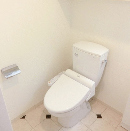 プレールドゥーク駒澤大学前　駅近　高層階　家具家電付き　ネット0のトイレ