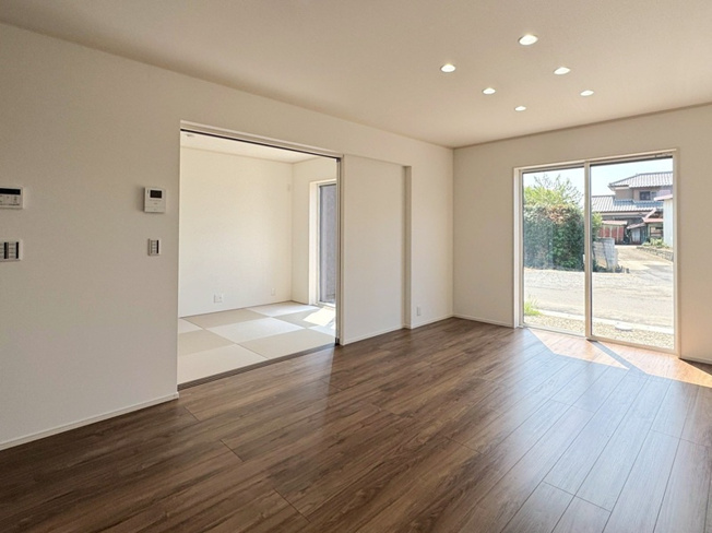 【居間・リビング】 | 行田市谷郷3丁目39期　新築戸建　全6棟　5号棟