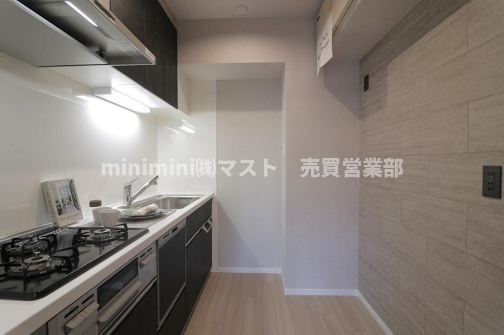 朝日プラザアルティマタワーズのキッチン|◆収納も豊富で、綺麗な空間を保てますね！
