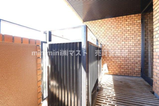 朝日プラザアルティマタワーズのバルコニー|◆開放的なバルコニーは見晴らしもよく、太陽の温かな温もりをめいっぱい受け止めてくれます。
