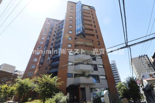 朝日プラザアルティマタワーズの外観|◆温かみのある色合いで、街並みにも自然と調和。飽きのこない落ち着いたデザインです♪
