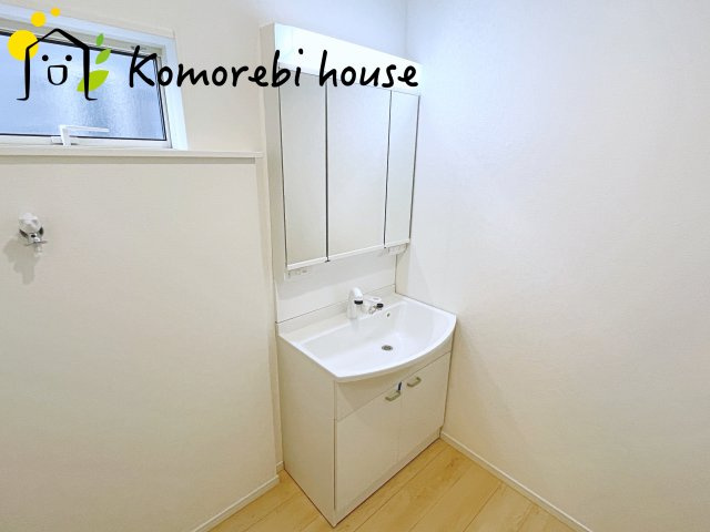 さいたま市西区土屋　第3　新築一戸建て　クレイドルガーデン　04の独立洗面台|独立洗面台で身支度をすべて済ませてしまいましょう