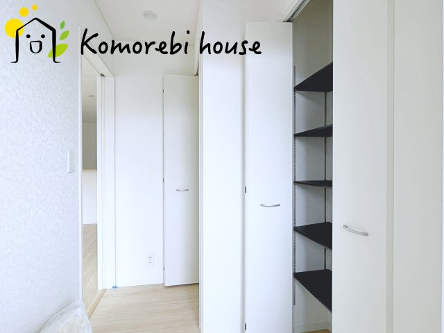 さいたま市西区土屋　第3　新築一戸建て　クレイドルガーデン　04の玄関|明るい玄関です