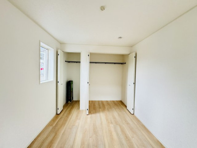 【収納】 | 三郷市戸ケ崎３丁目新築戸建【戸ヶ崎小学校：5分】 | 6.5帖寝室収納・クローゼット２つでたっぷり収納♪