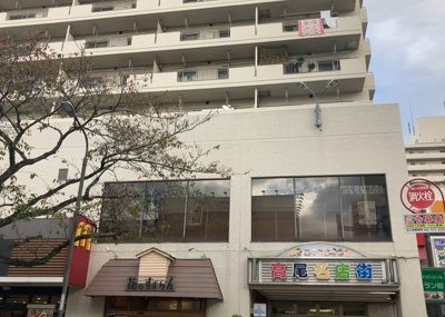 【外観】 | 高尾パークハイツＡ棟 | 最寄り駅が近いなどの交通アクセスが良い土地だと暮らしやすいですよね。通勤・通学の観点から土地を選ぶことも大切です！自身や家族のライフワークからあったの物件を探しましょう！当社営業がお力になります！