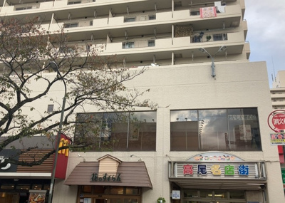 【外観】 | 高尾パークハイツＡ棟 | 土地の前の道路に消火栓が設置されていることがあります。この場合、道路交通法第45条第1項により、駐車禁止の場所が指定されています。そのため、車庫などの駐車スペースをつくることができない場合があります。