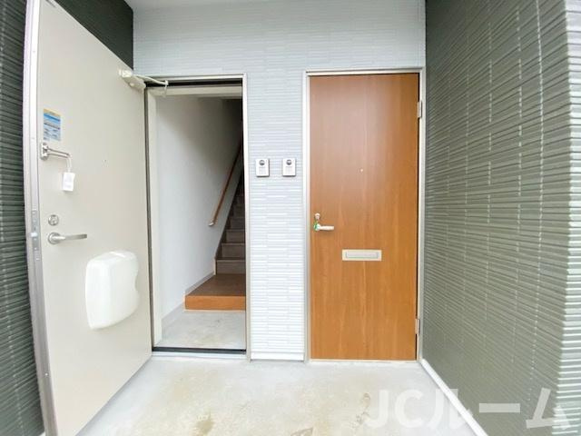 ヒルズソレイユの玄関