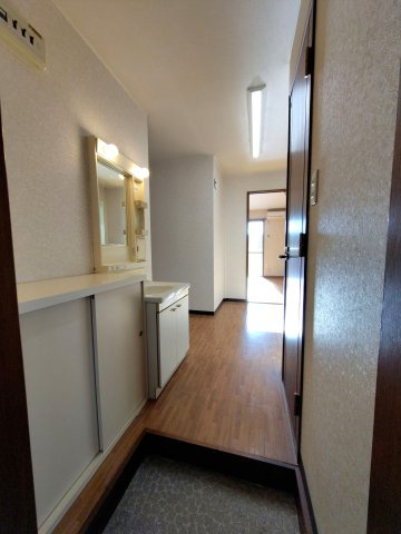 山城コーポＢ号棟の玄関