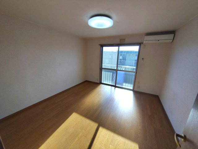 山城コーポＢ号棟の洋室