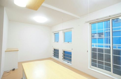 エミナンス南町の居間・リビング|※別号室の写真です。